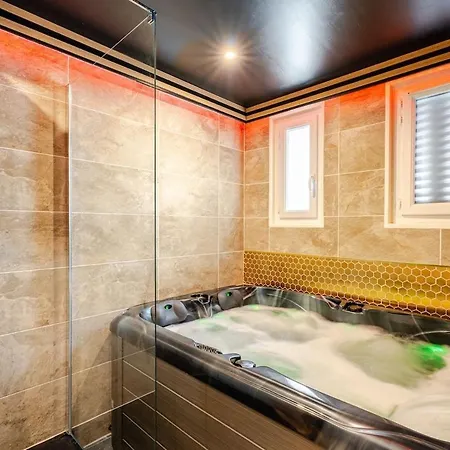 Secret Jacuzzi & Cinema Appartement *