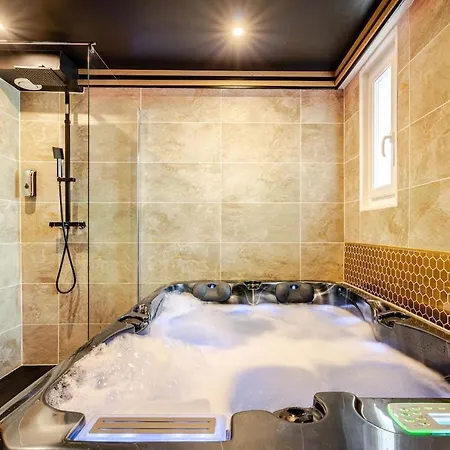 Secret Jacuzzi & Cinema Appartement