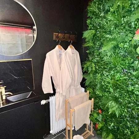 Appartement Secret Jacuzzi & Cinema *