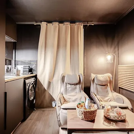 Secret Jacuzzi & Cinema *