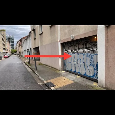 Secret Jacuzzi & Cinema アパート