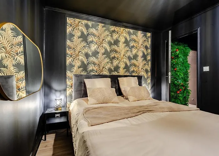 Secret Jacuzzi & Cinema