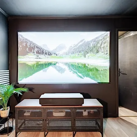 Secret Jacuzzi & Cinema