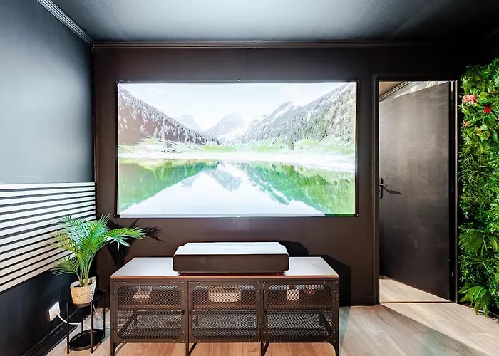 Secret Jacuzzi & Cinema