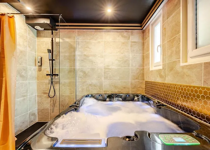 Secret Jacuzzi & Cinema Appartement